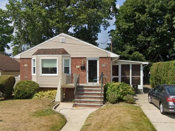 68 Bayview Ave Avenue, Valley Stream, NY 11581