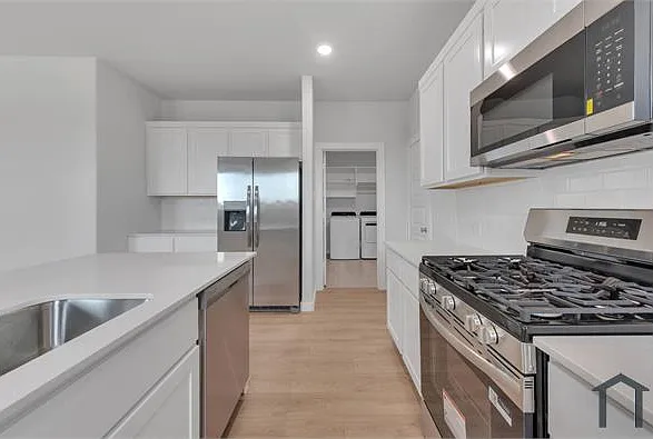 5 bed, 2068 sqft, $3,500 — Photo 4