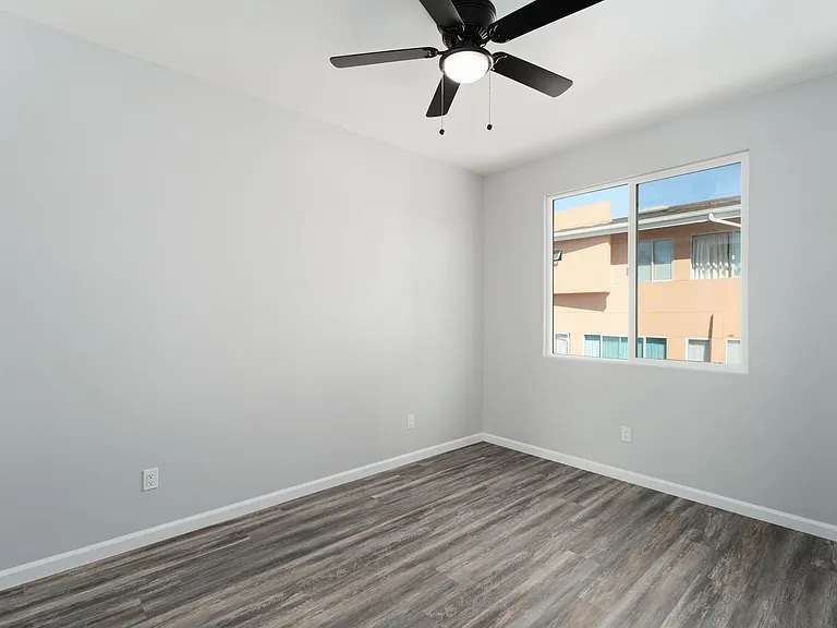 6728-6736 Thomson Ct — Photo 5
