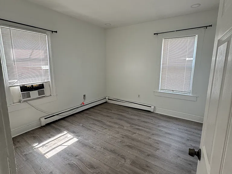 260-262 Douglas Ave #1 — Photo 8