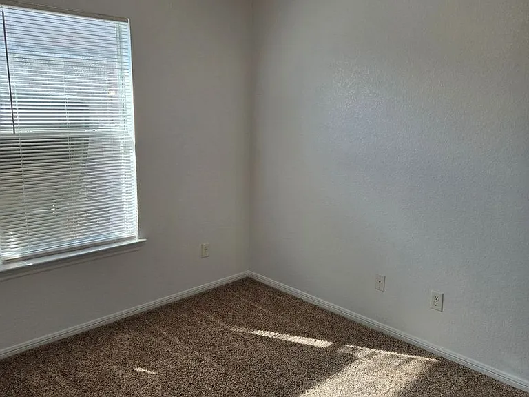 506 Primrose Dr — Photo 10