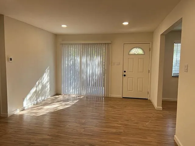 3 bed, 1066 sqft, $2,095 — Photo 4