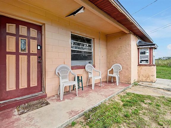 3rd image of 820 BOOKER STREET