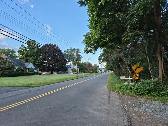 5th image of 176 Meadow St