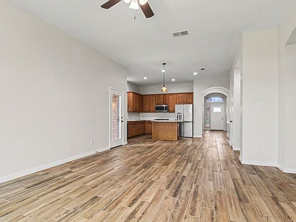 4th image of 2510 Daybreak Dr