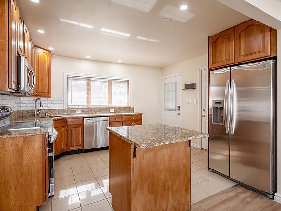 4th image of 26 Flagstone Ln