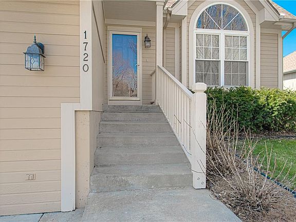 3rd image of 1720 Parkside Dr