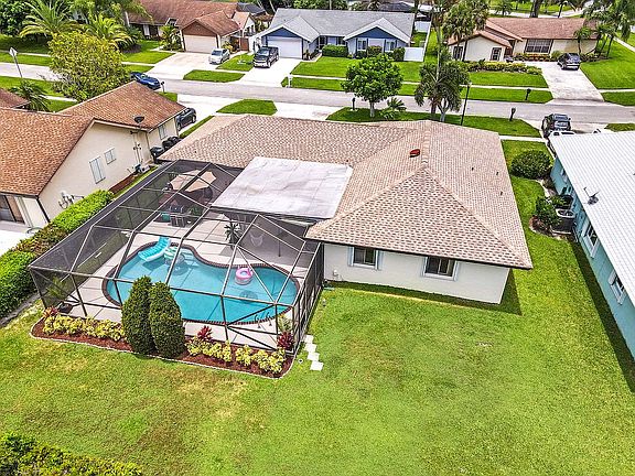 2nd image of 5115 Woodstone Cir E