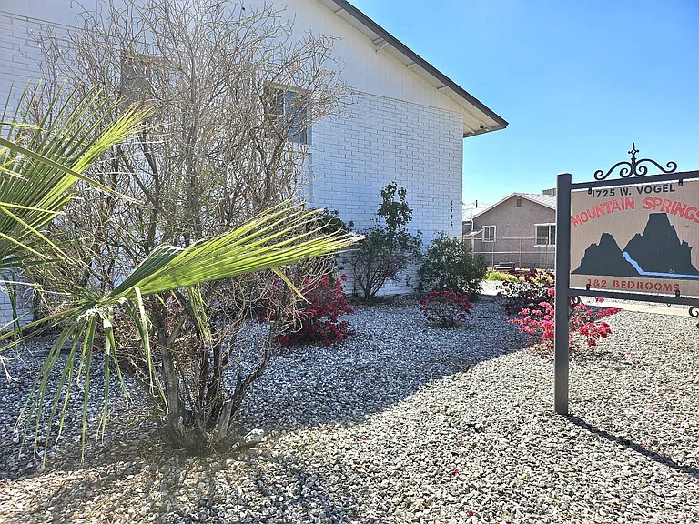 1725 W Vogel Ave #4 — Photo 13