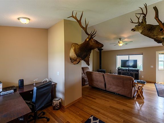 5th image of 130 Christine Ln