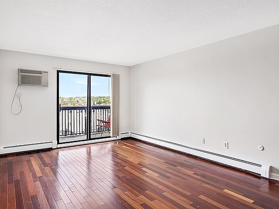 4th image of 10 Williams St APT 55