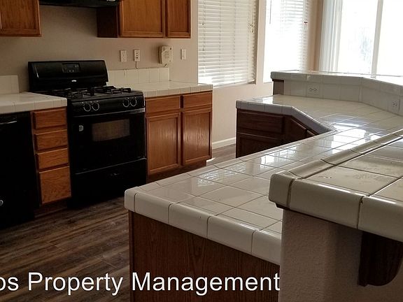 3rd image of 2425 N Creekside Dr