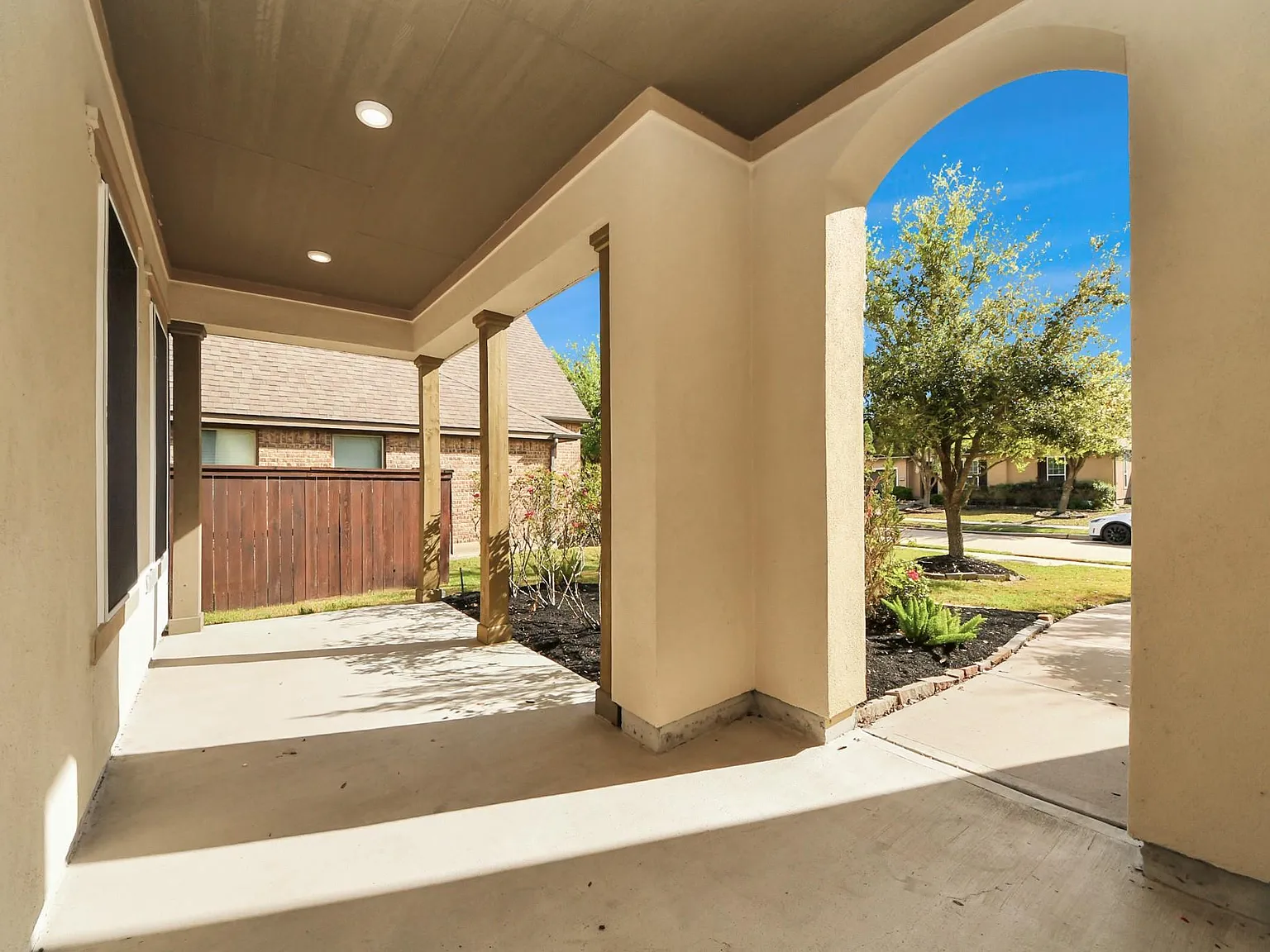 4 bed, 4.5 bath, 4192 sqft, $4,500 — Photo 3