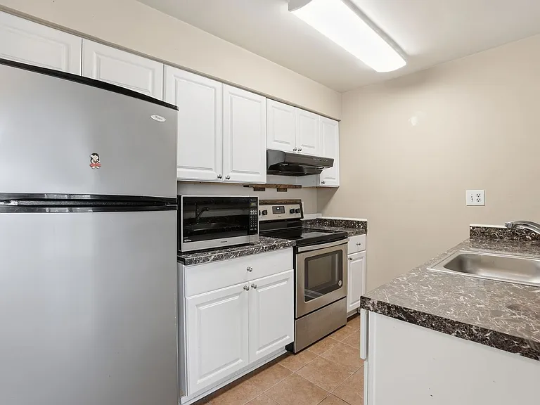 8633 Beekman Pl #33D — Photo 10