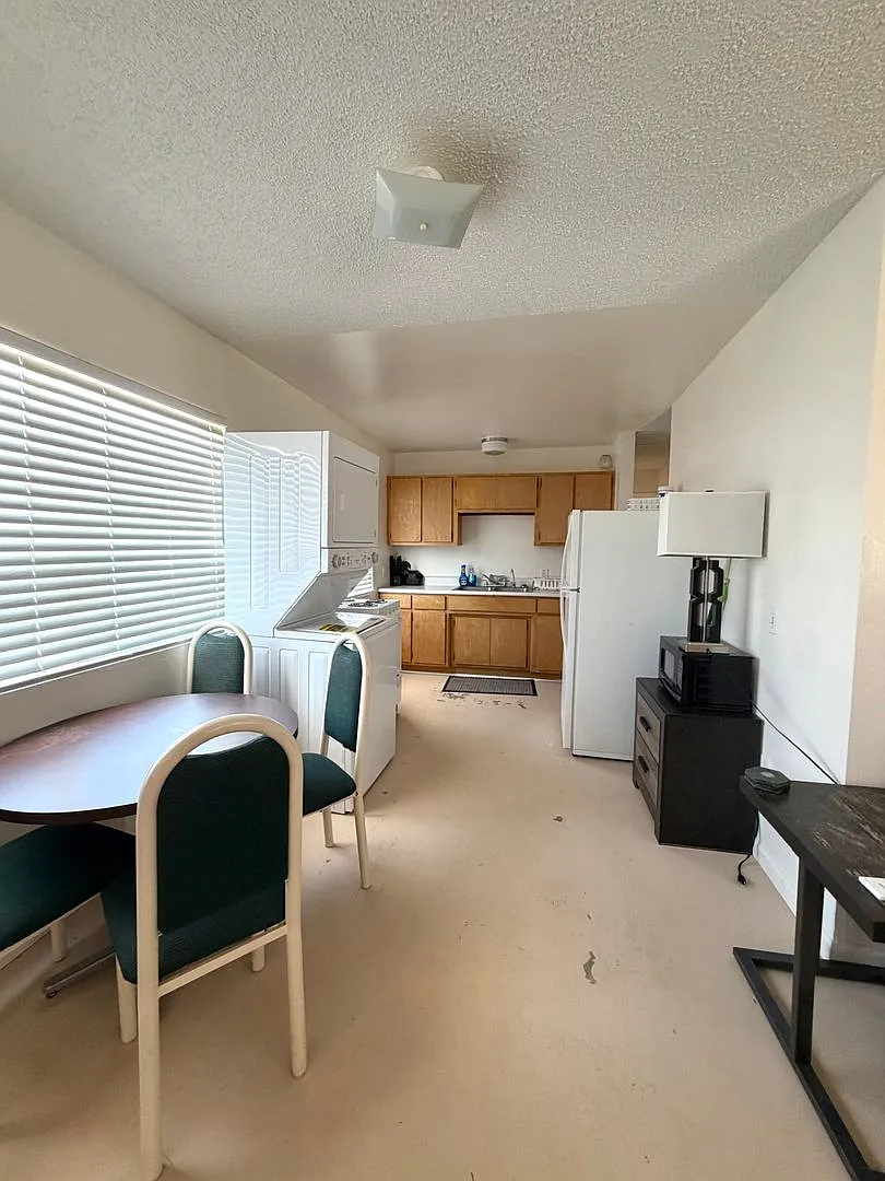Cozy 1 Bedroom 1 Bathroom with Great Views — Photo 3
