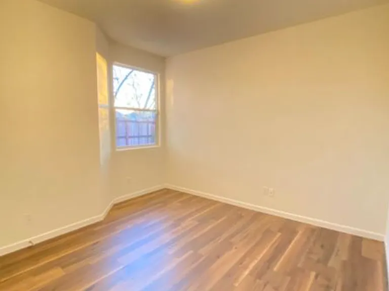5901 Caddington Way — Photo 11