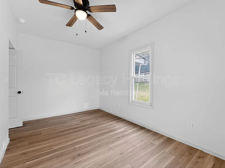 407 Simpson Ave — Photo 8