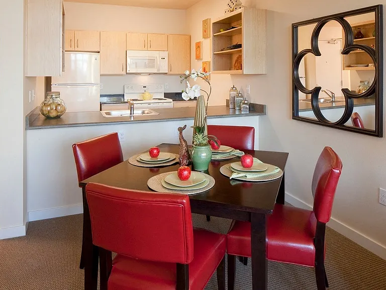 Ramona Apartments — Photo 5
