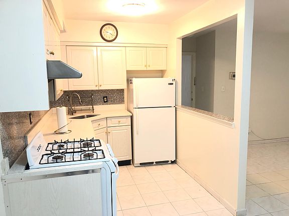4th image of 141 Bay 29th St #1