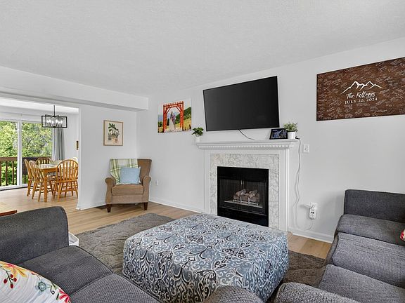 4th image of 44 Brook Hollow Way