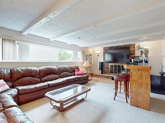 5th image of 823 Westfield Ln
