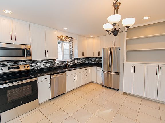 3rd image of 2625 Poinciana Dr