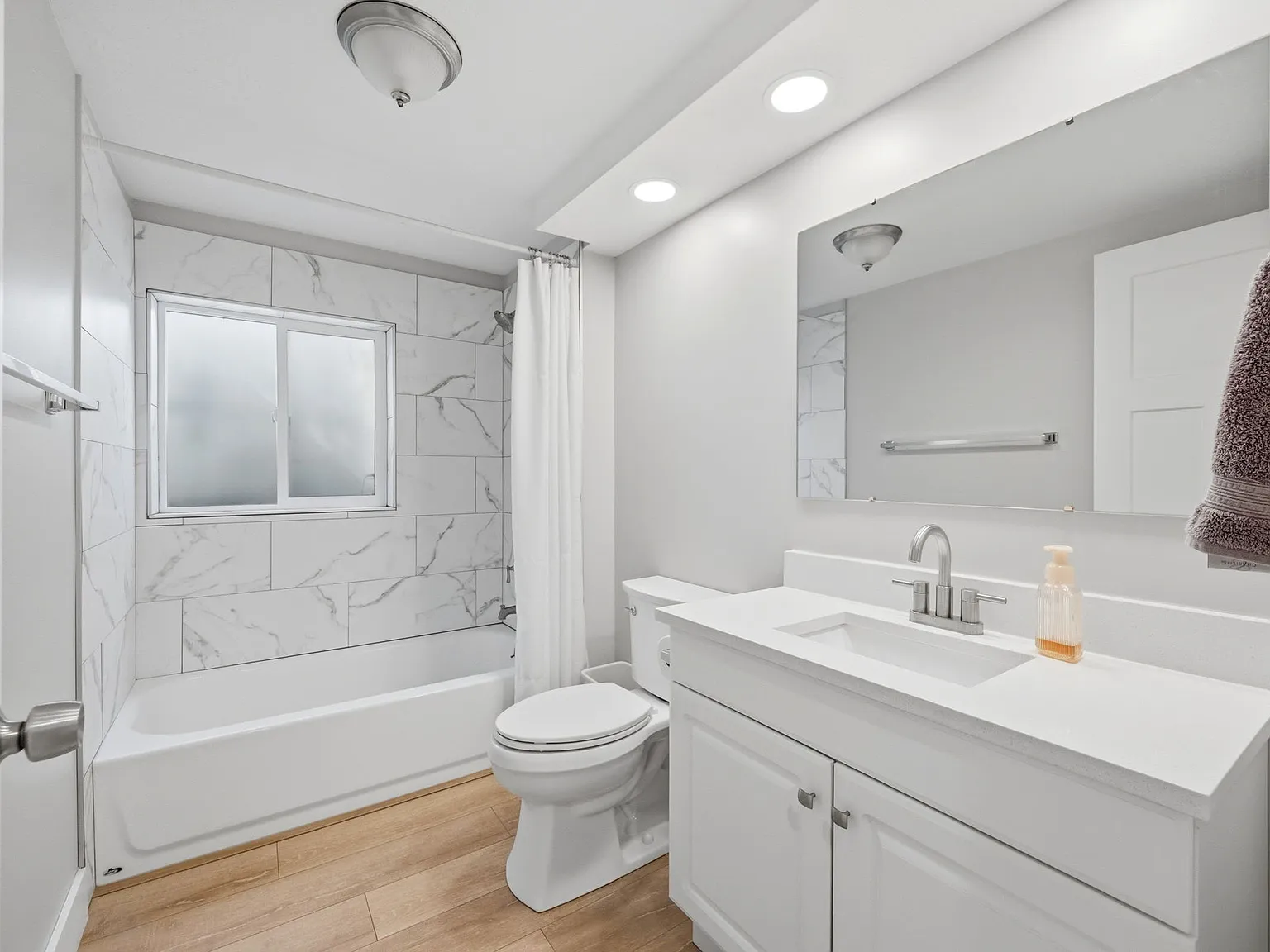 2 bed, 1000 sqft, $1,700 — Photo 4
