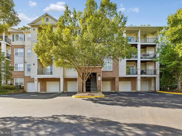 12140 Garden Grove Cir Unit 404, Fairfax, VA 22030