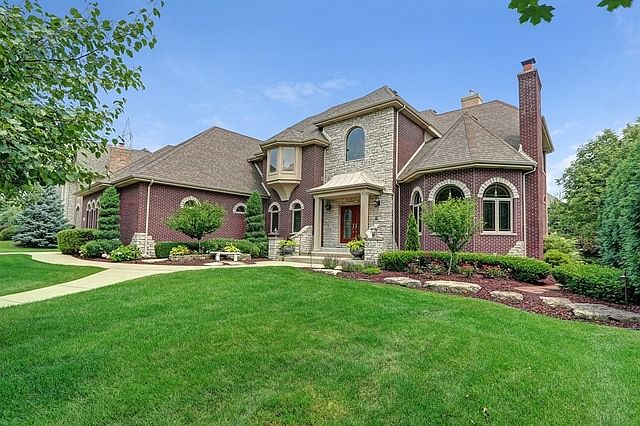 1st image of 27 Pine Needles Dr