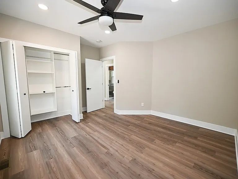 1307 W 65th St #2 — Photo 10