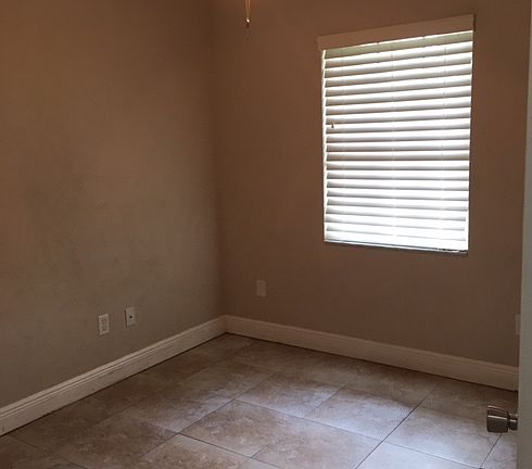 4th image of 458 Wiltshire Blvd