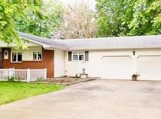 10735 Hoover Rd, Rock Falls, IL 61071