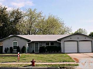 617 W Springdale Ln, Grand Prairie, TX 75052
