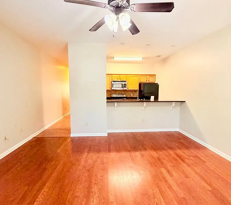 320 W Glenn Ave #101