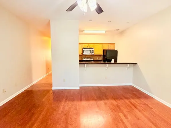 320 W Glenn Ave APT 101, Auburn, AL 36830