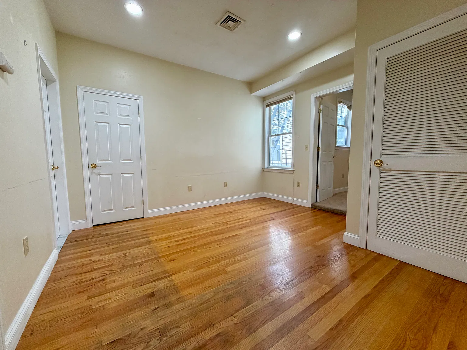 2 bed, $3,000 — Photo 2