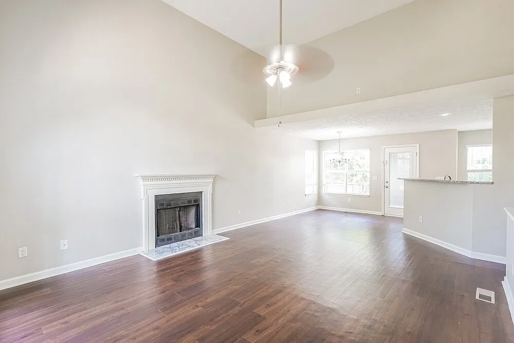 4 bed, 2.0 bath, 1764 sqft, $2,345 — Photo 4