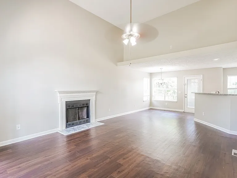 1207 Cedarbend Dr — Photo 4