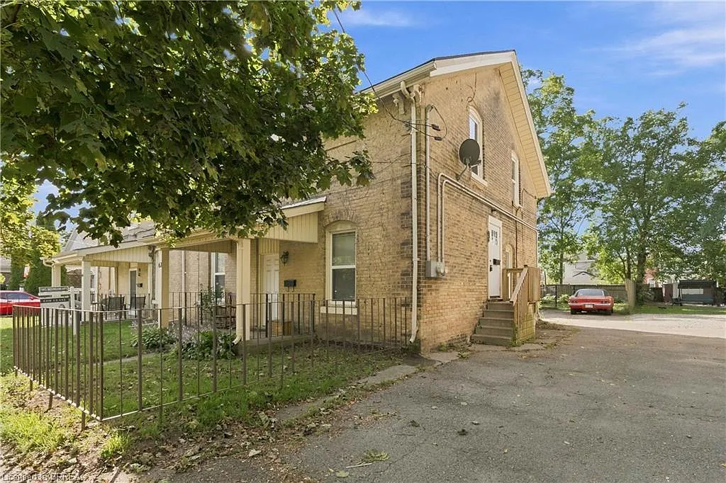 2 bed, 1.0 bath, 655 sqft, $1,700 — Photo 2