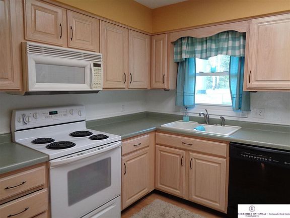5th image of 9014 Florence Dr