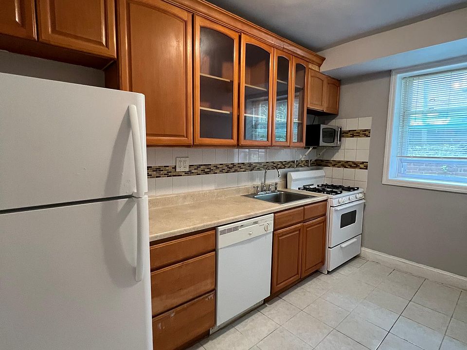 1st image of 14 Valdale Ave #1