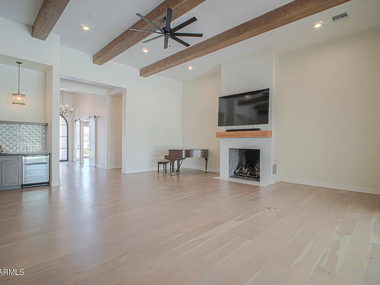 12424 E Victoria St — Photo 23