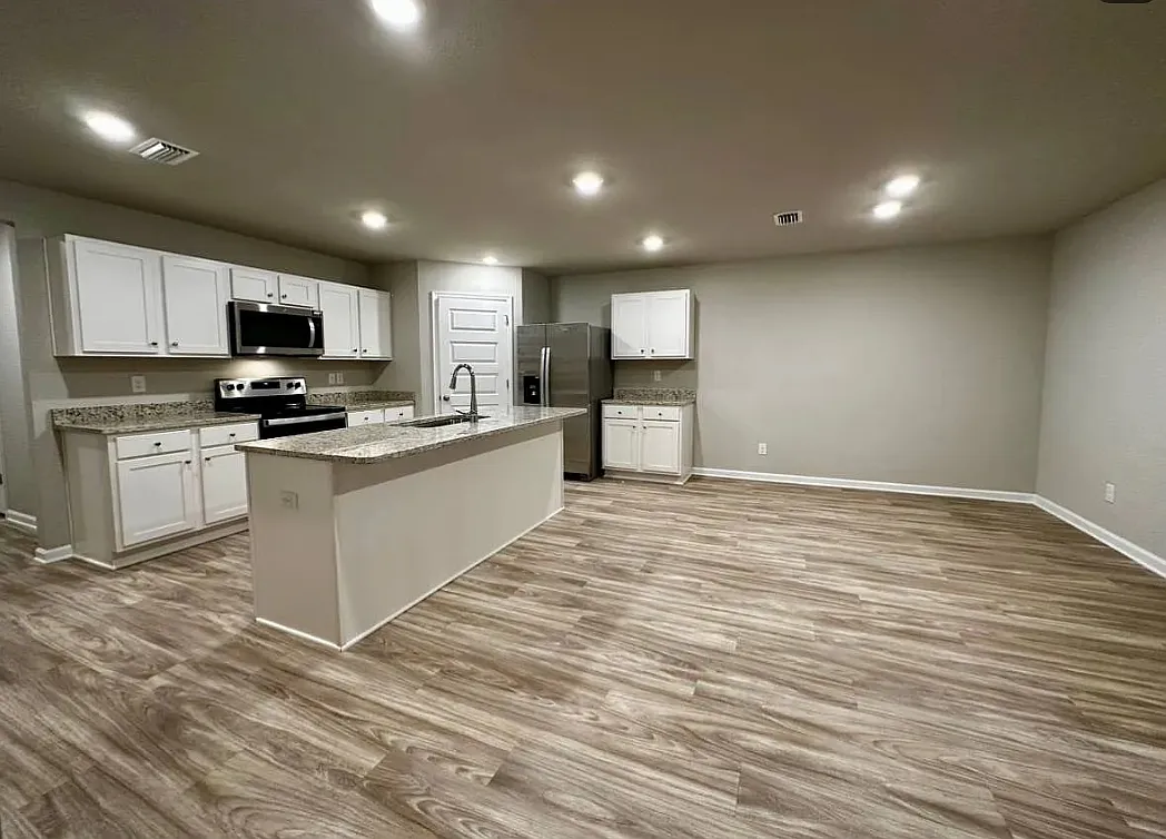 436 Paget Dr - 1 — Photo 2