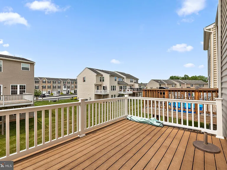 110 Topaz Dr — Photo 4