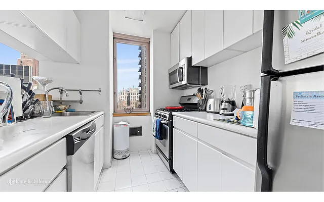 Rented by Douglas Elliman | media 35