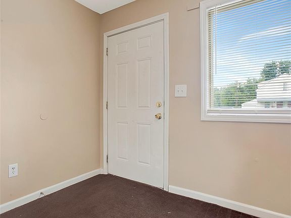 4th image of 25335 Pinehurst St