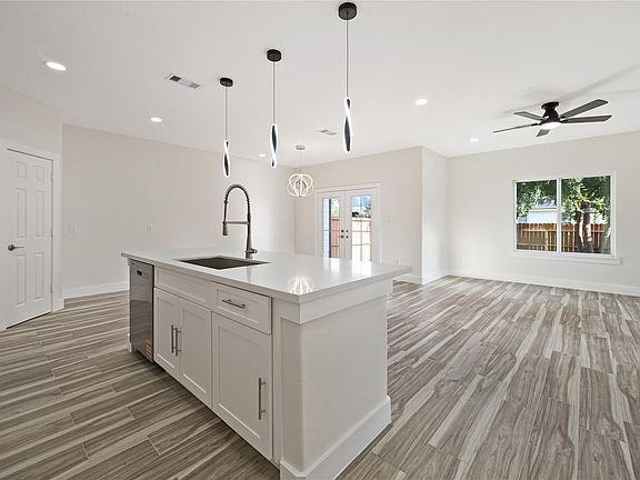 3rd image of 9807 Bamboo Rd #B