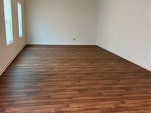 3rd image of 245 Darling Ln