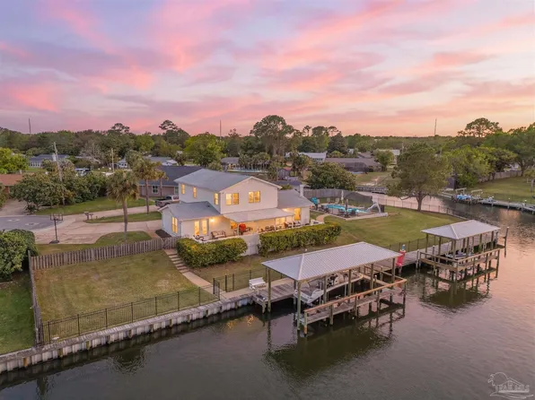 1044 Aquamarine Dr, Gulf Breeze, FL 32563