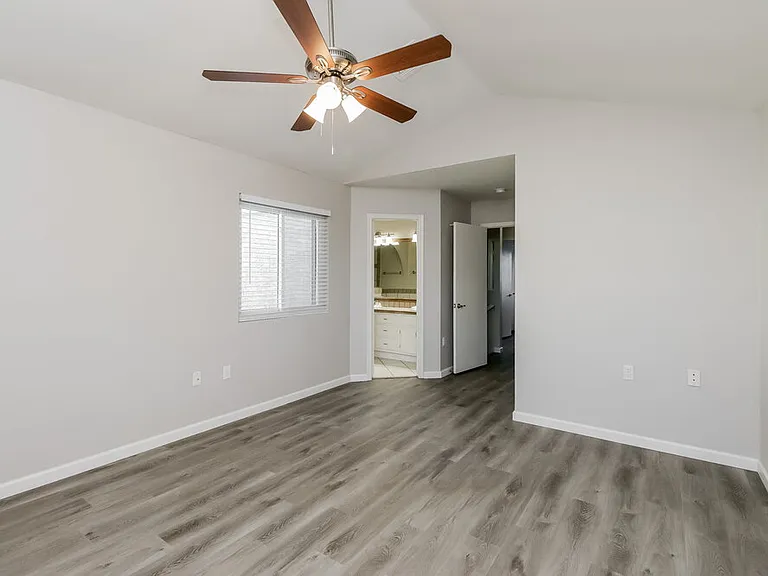 521 N Redrock St — Photo 10